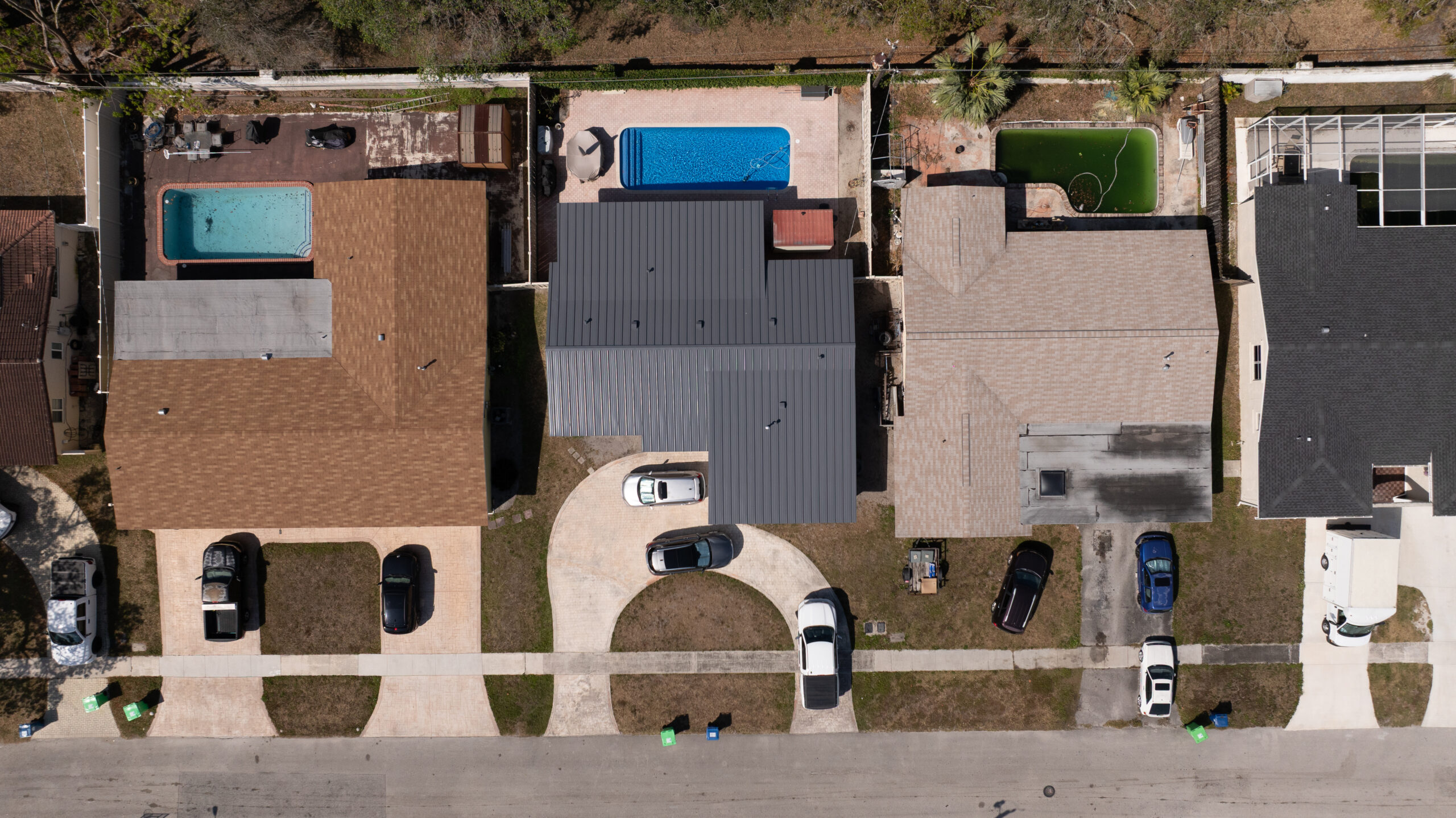 Commercial metal roofing Miramar FL coordination with organized materials and project-ready components